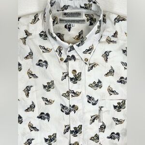 COLUMBIA Men’s White All Over Pattern Fish Print Short Sleeve Button Down Size L